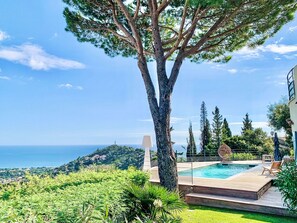 A heated pool - Villa "The View" mit eigenem Pool by Interhome (Cavalaire)