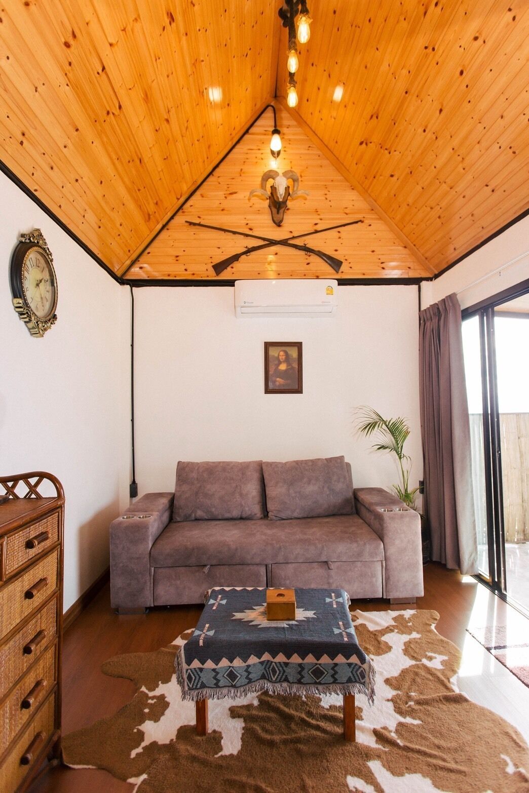 Classic Villa, Lanai, Hill View | Living area