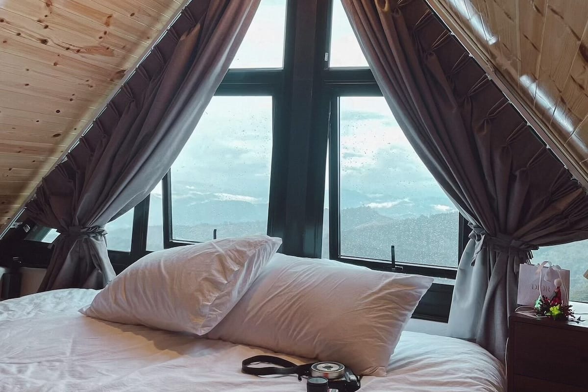 Blackout curtains, free WiFi