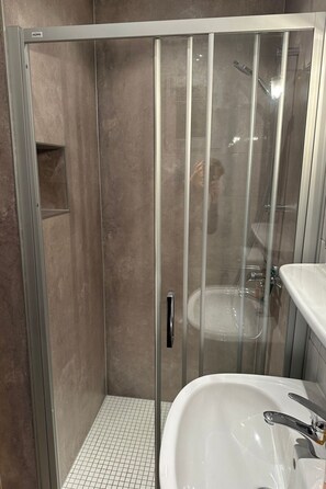 Bathroom - Wohnung 5 by Interhome (Ahrenshoop)