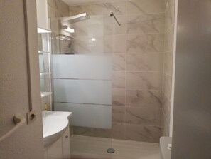 Bathroom - "Clos 225" by Interhome (Saint Cyprien)