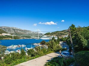 Marina - Luxuriöse Villa am Strand in Dubrovnik mit Pool by Interhome (Dubrovnik)