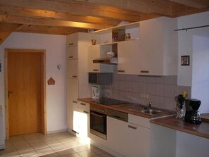 Kühlschrank, Mikrowelle, Ofen, Geschirrspüler