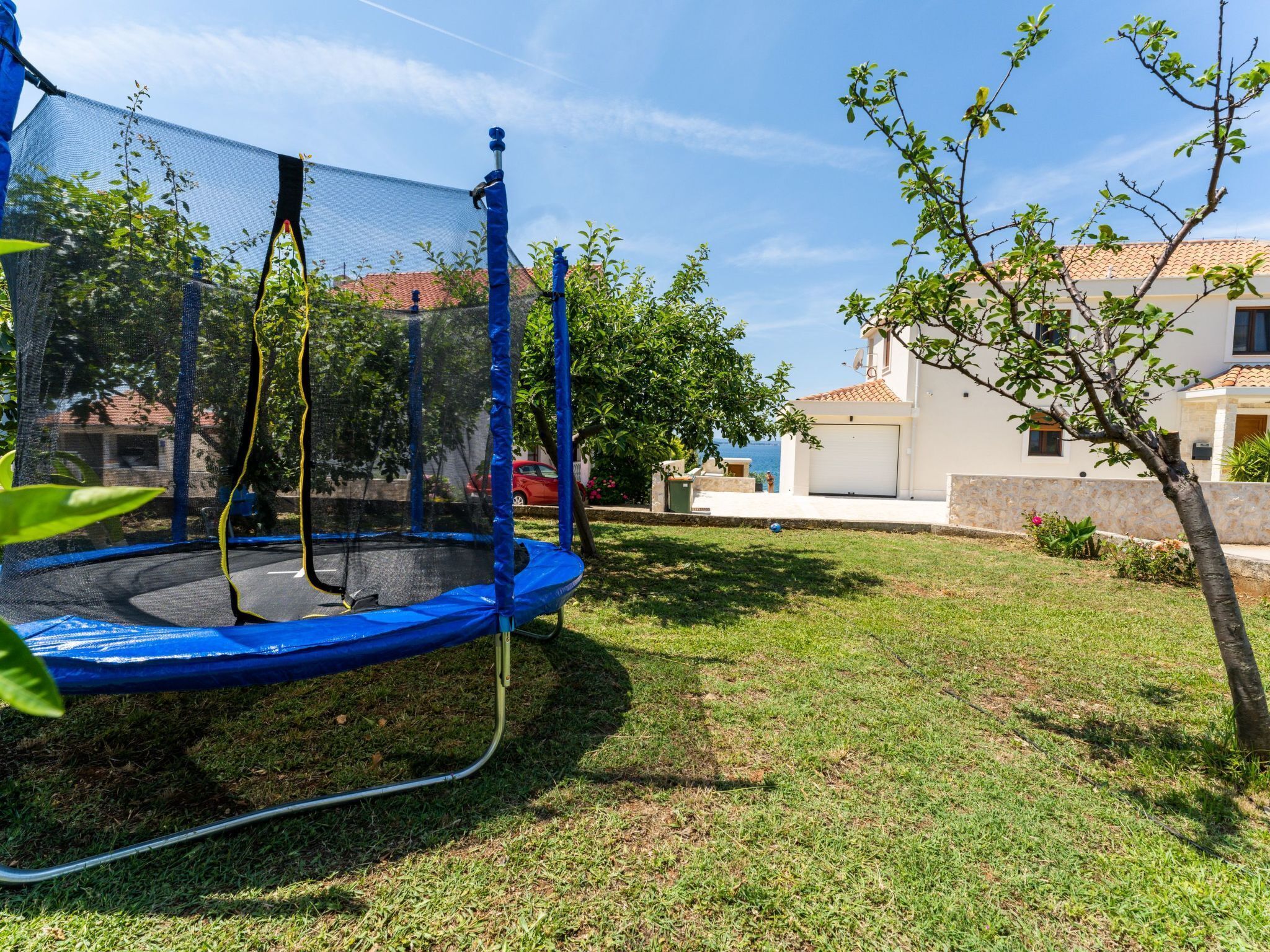 المنطقة المحيطة بالمنشأة