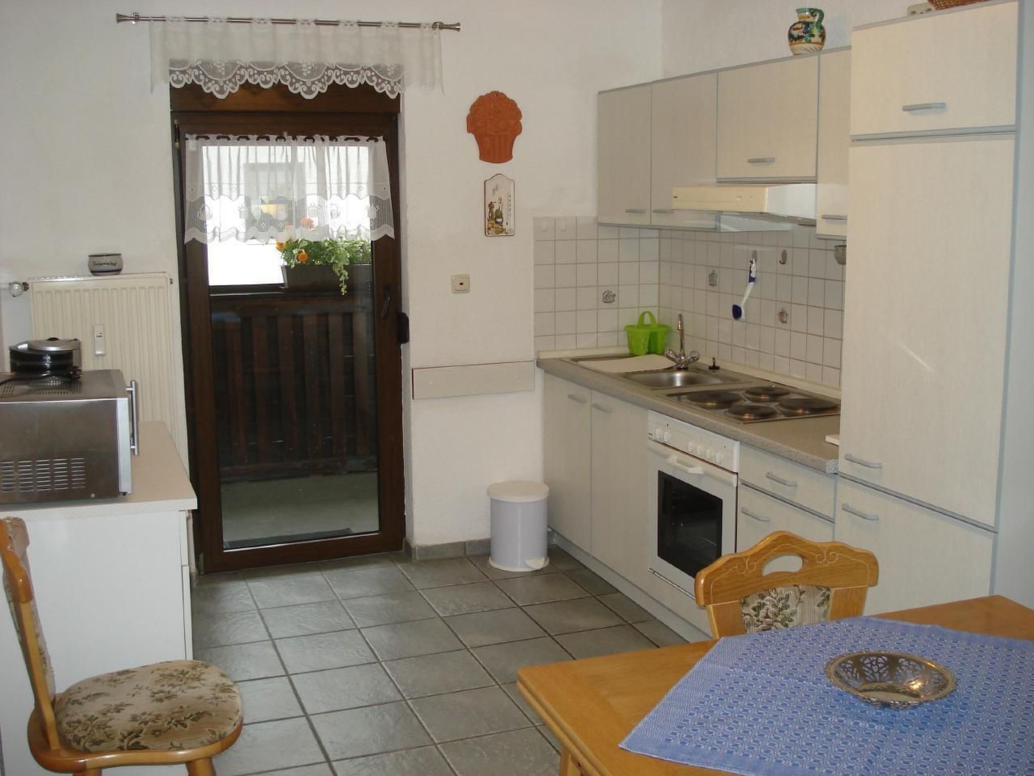 Fridge, microwave, oven, cookware/dishes/utensils