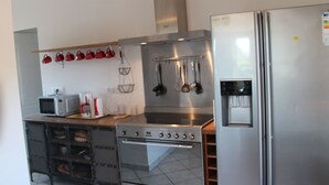 Refrigerador, microondas, horno y lavavajillas 