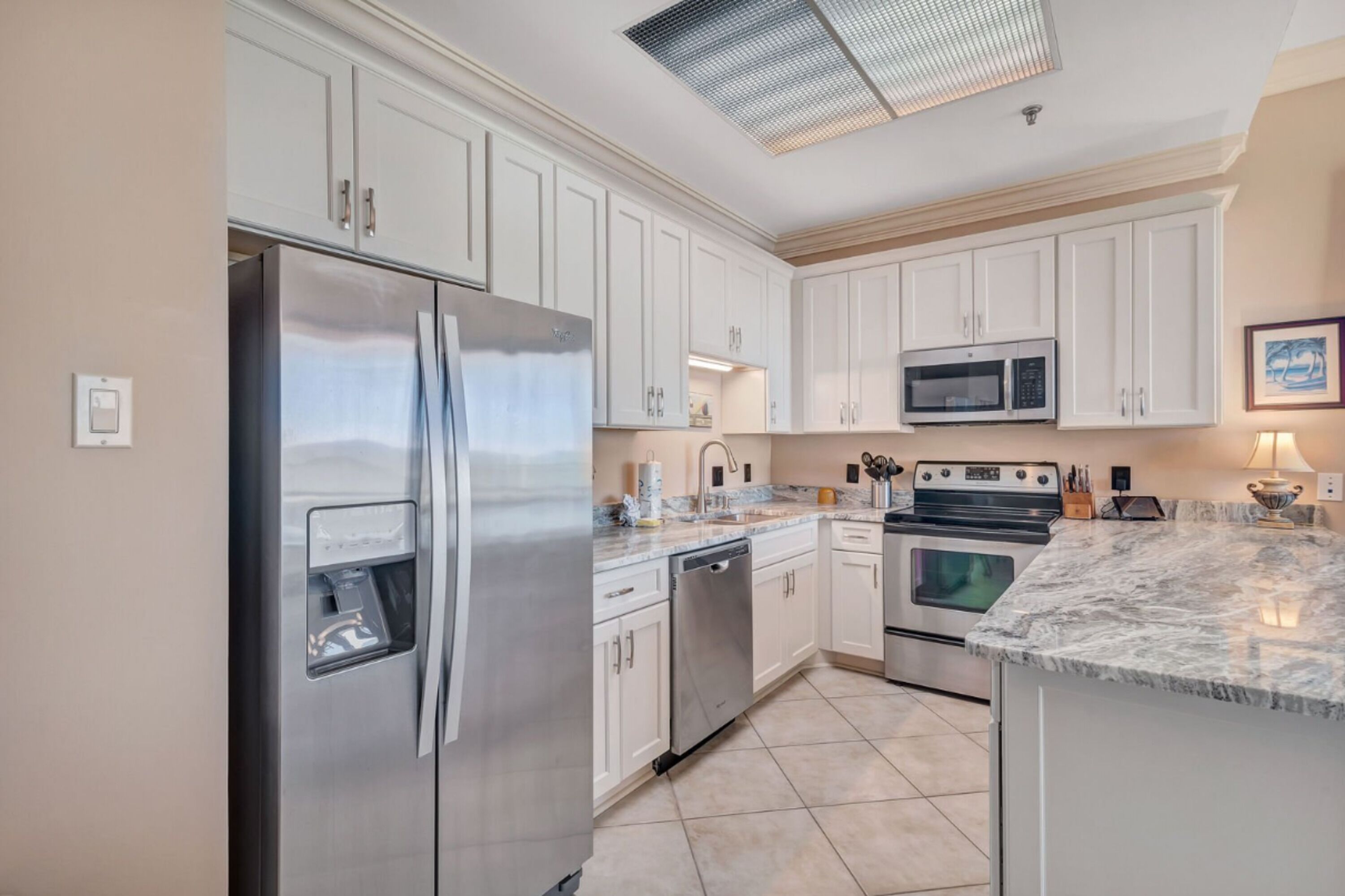 Signature Condo, 3 Bedrooms, Hot Tub, Beach View | Private kitchen | Fridge, microwave, oven, stovetop