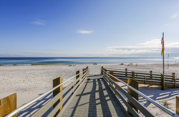 On the beach - Phoenix III 3159 (Orange Beach)