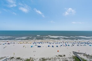 På stranden
