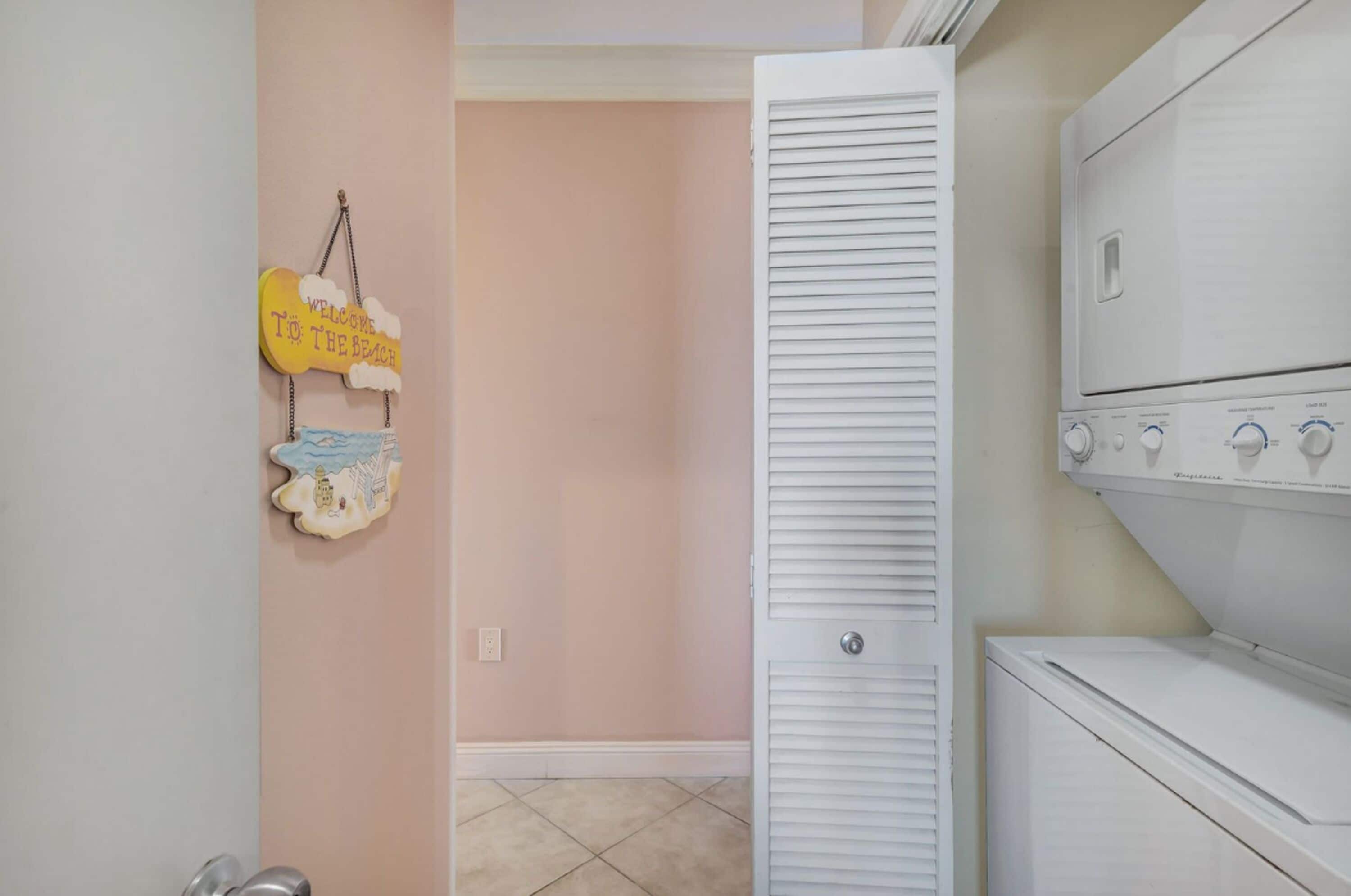 Signature Condo, 3 Bedrooms, Hot Tub, Beach View | Laundry
