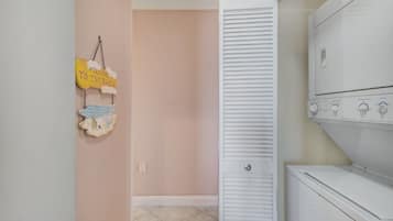 Signature Condo, 3 Bedrooms, Hot Tub, Beach View | Laundry