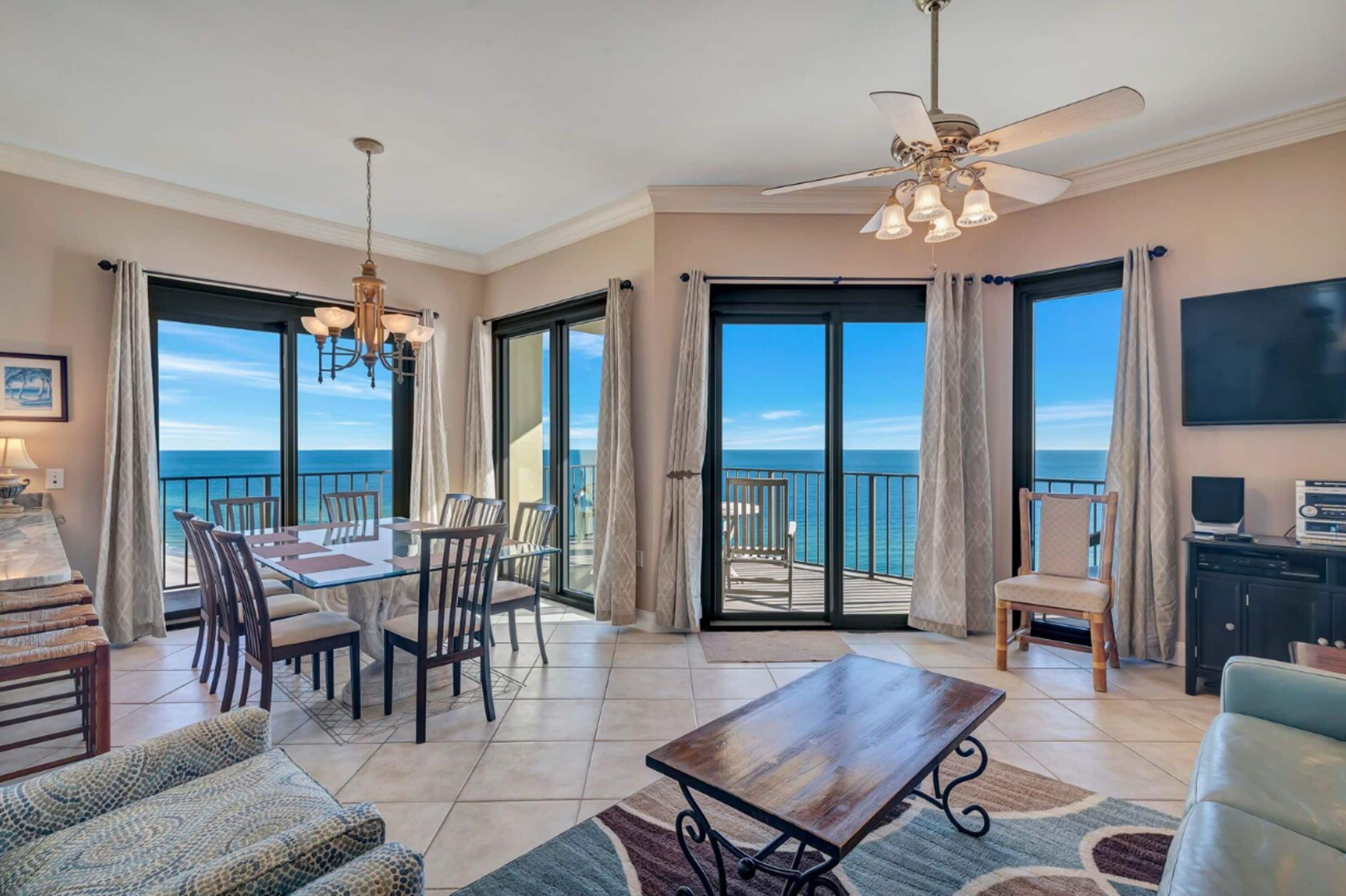 Signature Condo, 3 Bedrooms, Hot Tub, Beach View | In-room dining