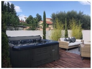 Outdoor spa tub - Villa mit Garten, Grill und Terrasse by Interhome (Lorgues)