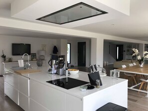 Fridge, microwave, oven, dishwasher - Villa mit Garten, Grill und Terrasse by Interhome (Lorgues)