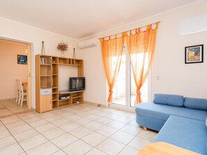 TV - Wohnung Maria in der Nähe des Strandes by Interhome (Krk/Šilo)