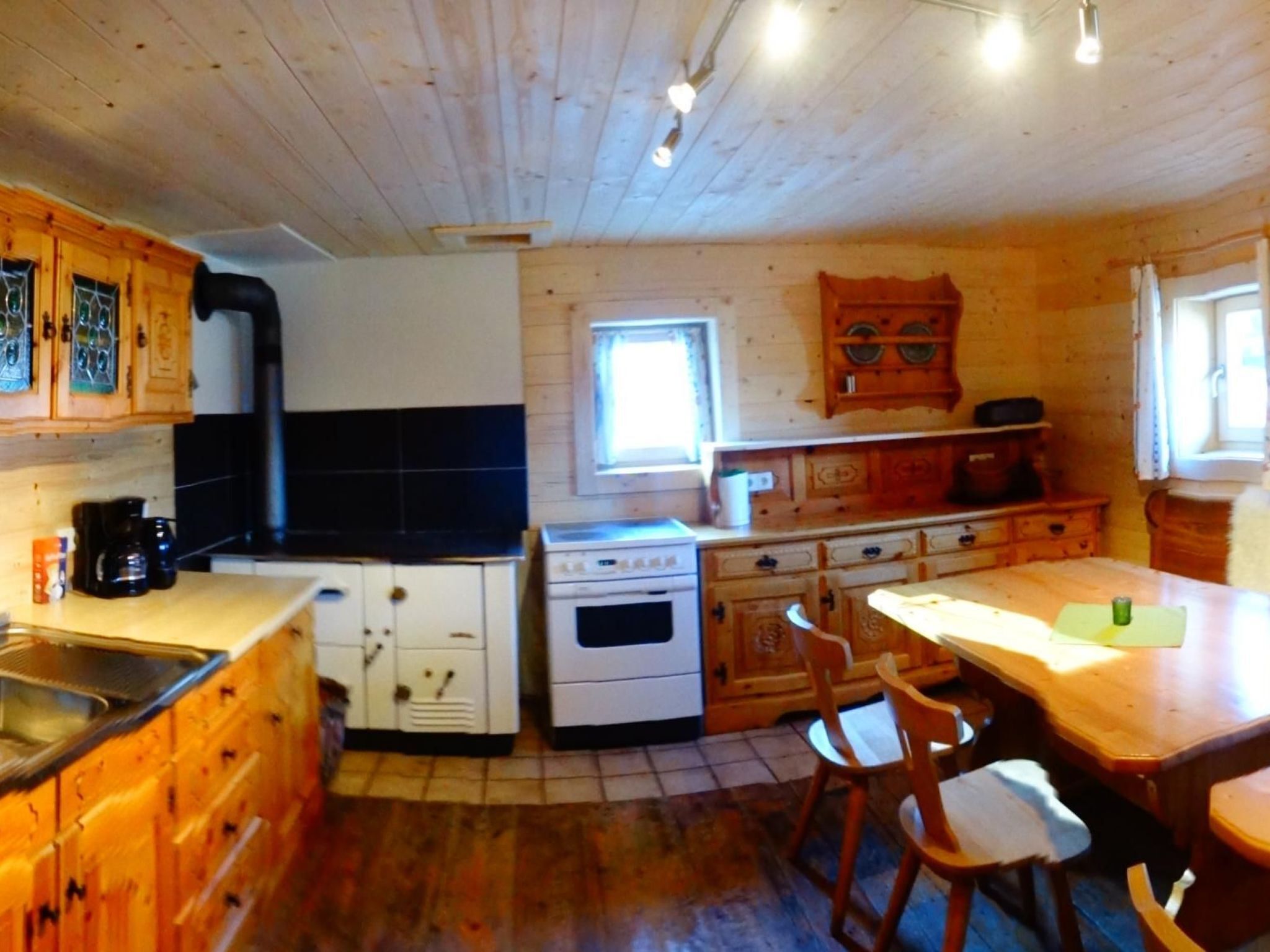 Frigorífico, microondas, horno y lavavajillas