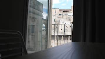 Quarto casal standard, sacada, vista para a cidade | Parte interna