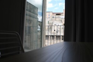 Standard Double Room, Balcony, City View | Interior - Endea Suite Rooms & Lounge SPA  (Matera)