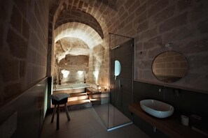 Comfort dubbelrum - utsikt mot staden | Spa | Bastu och bubbelpool