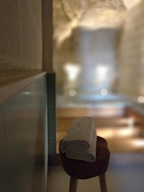 Comfort Double Room, City View | Spa | Sauna, hot tub - Endea Suite Rooms & Lounge SPA  (Matera)