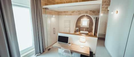 Chambre Standard double, balcon, vue sur la ville | Intérieur