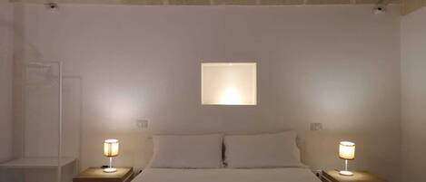 Minibar, desk, free WiFi, bed sheets