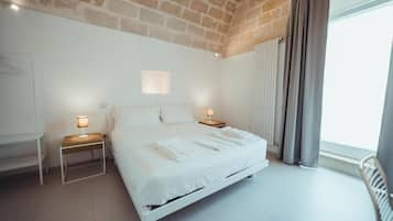 Minibar, Schreibtisch, kostenloses WLAN, Bettwäsche