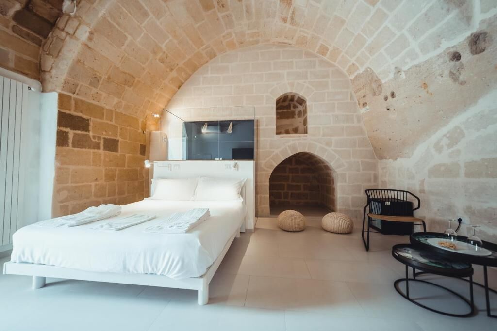 Superior Double Room, Patio, Courtyard View | Minibar, desk, free WiFi, bed sheets