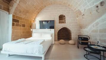 Dobbeltrom – superior, terrasse, bakgårdsutsikt | Minibar, skrivebord, wi-fi (inkludert) og sengetøy