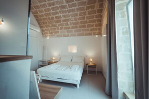 Standard Double Room, Balcony, City View | Minibar, desk, free WiFi, bed sheets - Endea Suite Rooms & Lounge SPA  (Matera)