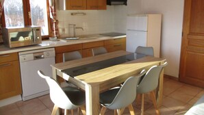 Fridge, microwave, oven, dishwasher - Chalet "Le Clos de Cluny". by Interhome (Saint Sorlin d'Arves)