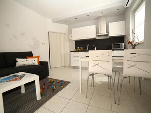 TV - Wohnung "Pusteblume" mit Terrasse by Interhome (Fažana)