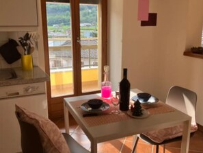Dining - Wohnung mit Bergblick by Interhome (Malvaglia)