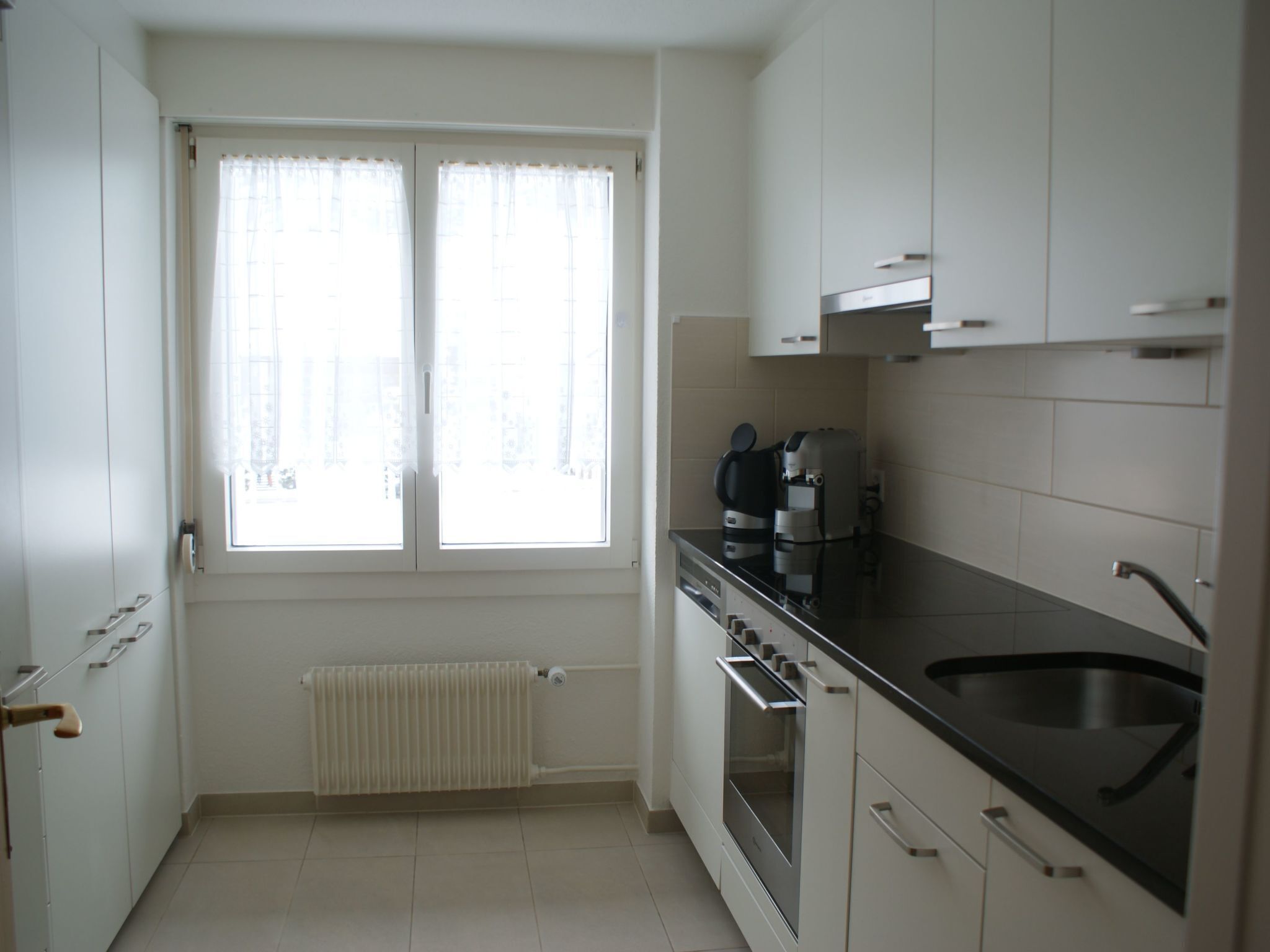 Kühlschrank, Ofen, Geschirrspüler, Kochgeschirr/Geschirr/Besteck