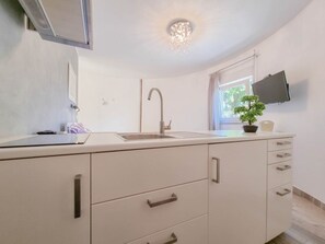 Fridge, cookware/dishes/utensils - Gemütliches Studioappartement Silos Lavanda by Interhome (Buzinija)