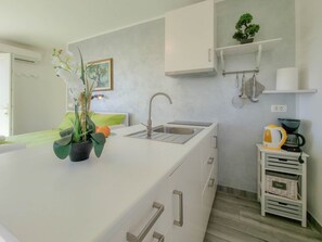 Frigorifero, pentole/stoviglie/utensili