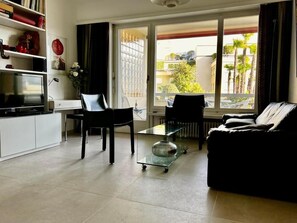 TV, DVD player - Fewo mit Bergblick by Interhome (Locarno)