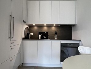 Fridge, microwave, oven, dishwasher - Fewo mit Bergblick by Interhome (Locarno)