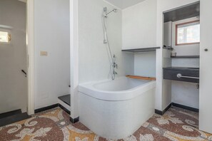 Shower, hair dryer, bidet - Stunning private villa for 4 guests with A/C, WIFI, terrace and panoramic view (Genoa)