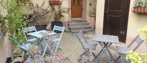 屋外ダイニングエリア