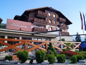 المنشأة من الخارج