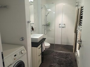 Bathroom - 4.5-Zi Wohnung im SUNNAFELS by Interhome (Davos)