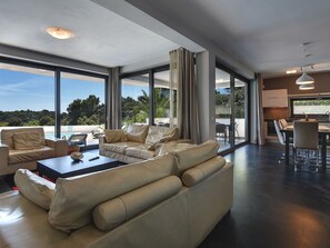 TV - Luxusvilla Sunrise Premantur mit Pool by Interhome (Pula/Premantura)