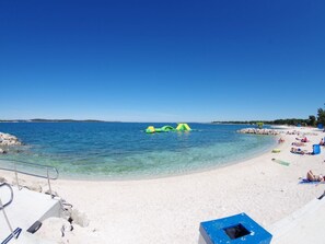 Beach - Wohnung "Eric" mit Garten, Grill und Terrasse by Interhome (Pula)