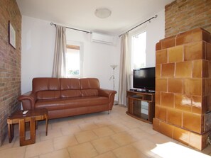 TV - Wohnung "Eric" mit Garten, Grill und Terrasse by Interhome (Pula)