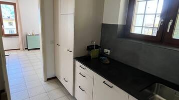 Réfrigérateur, four, lave-vaisselle