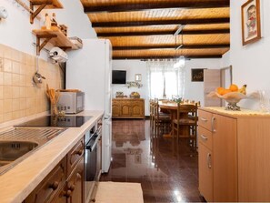 Fridge, dishwasher, cookware/dishes/utensils