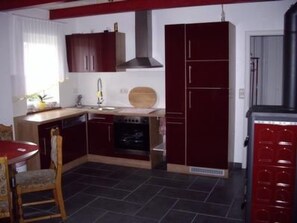 Kühlschrank, Mikrowelle, Ofen, Geschirrspüler