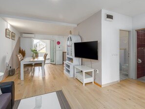 TV - Marica B4 by Interhome (Poreč)