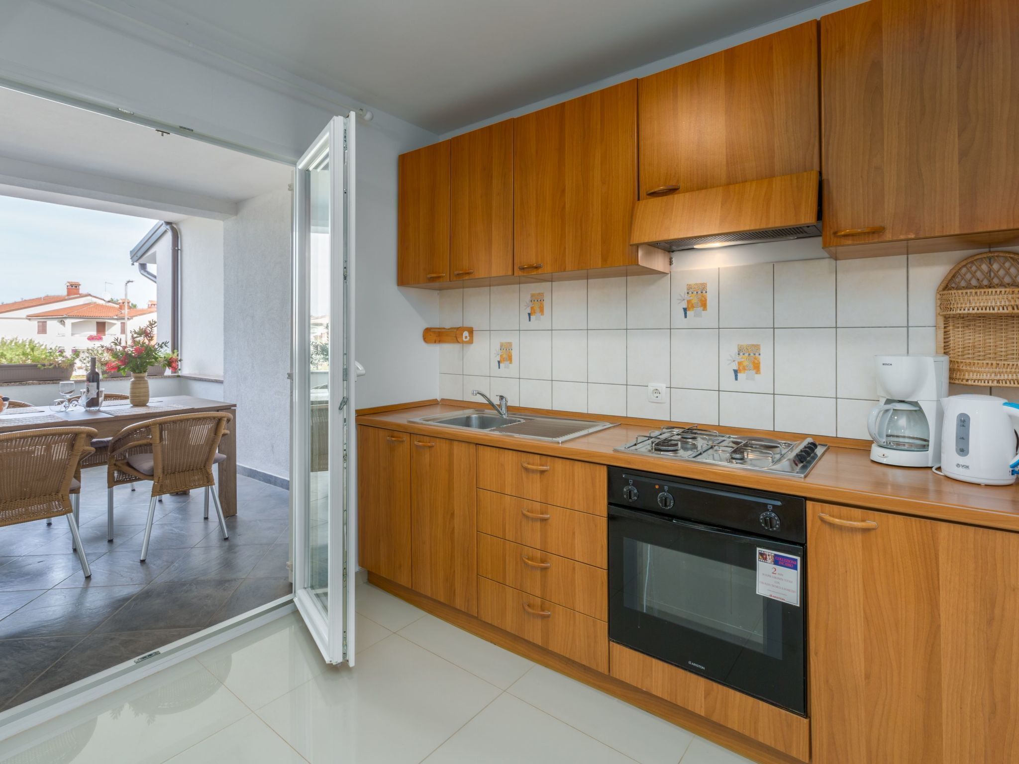 Frigorifero, microonde, forno, pentole/stoviglie/utensili